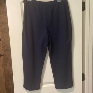 NWOT Women With Control - Ladies XL capris/cropped pant. Navy Blue.